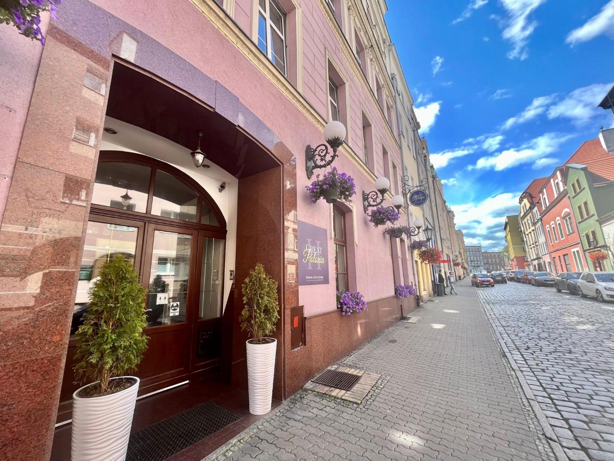 Great Polonia Swidnica City Center Exterior photo